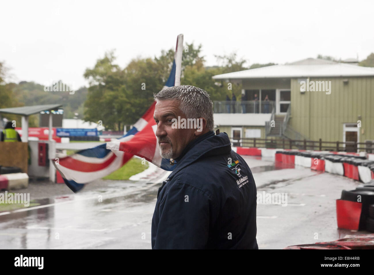 Chatham, Kent, UK. 8. Oktober 2014. BBC Television "Great British Bake Off" star Paul Hollywood-öffnet der diesjährigen Henry Surtees Challenge am Buckmore Park, Kent, Großbritannien. 08.10.2014 Kredit: Theodore Liasi/ZUMA Draht/Alamy Live-Nachrichten Stockfoto