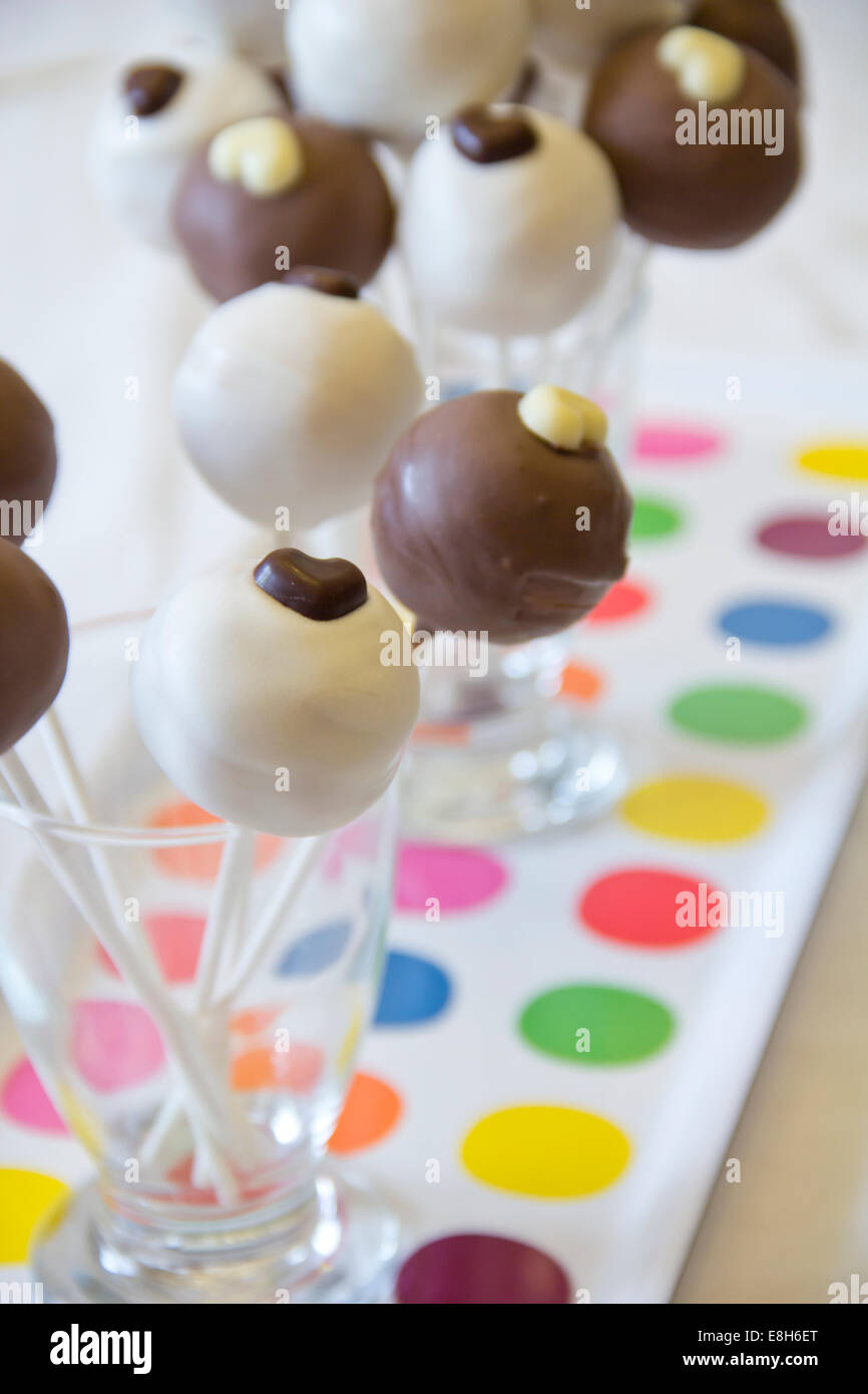 Cake Pops im Glas Stockfoto