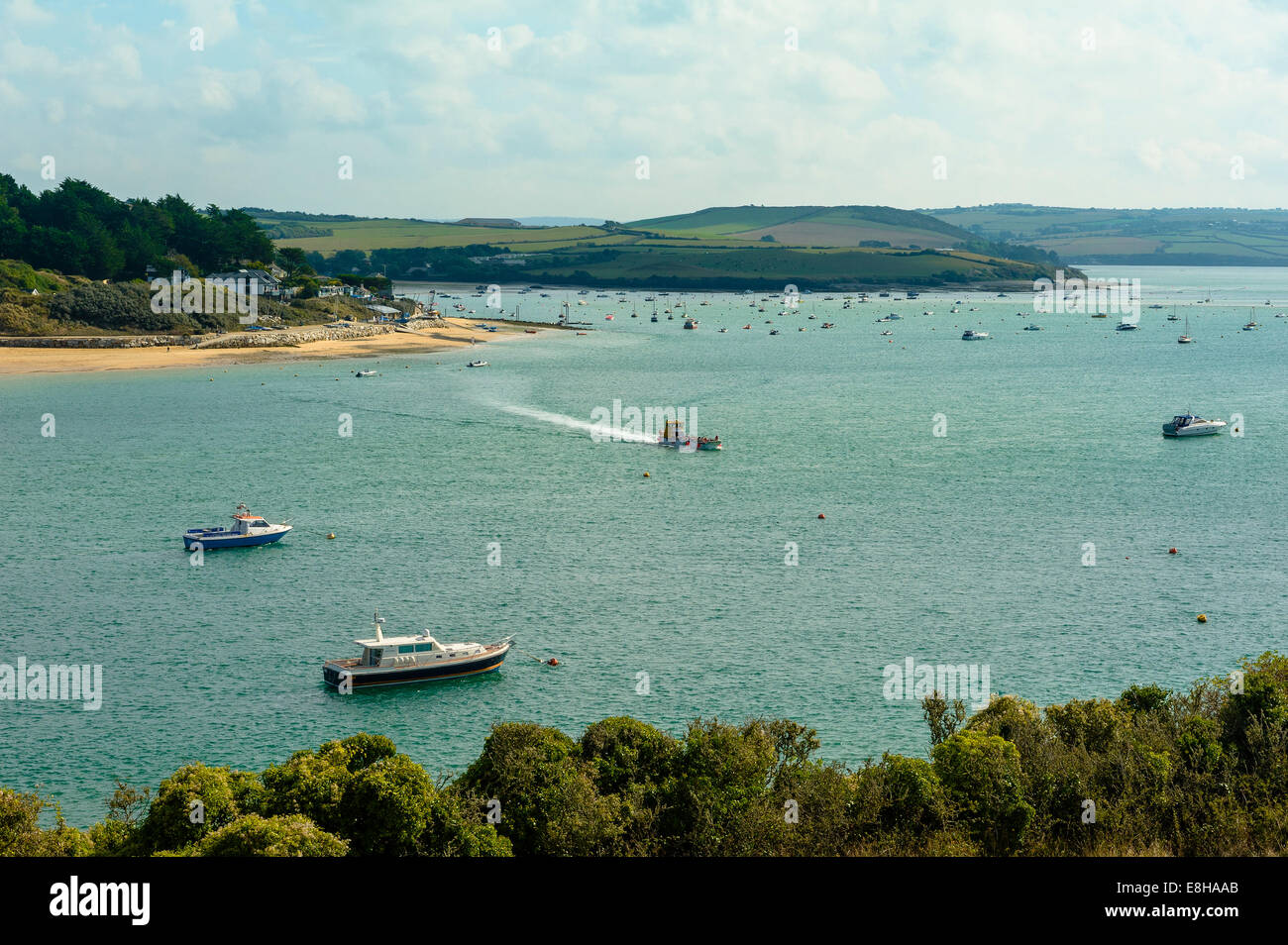 Blick über den Fluss Camel Mündung in Richtung Rock. Stockfoto