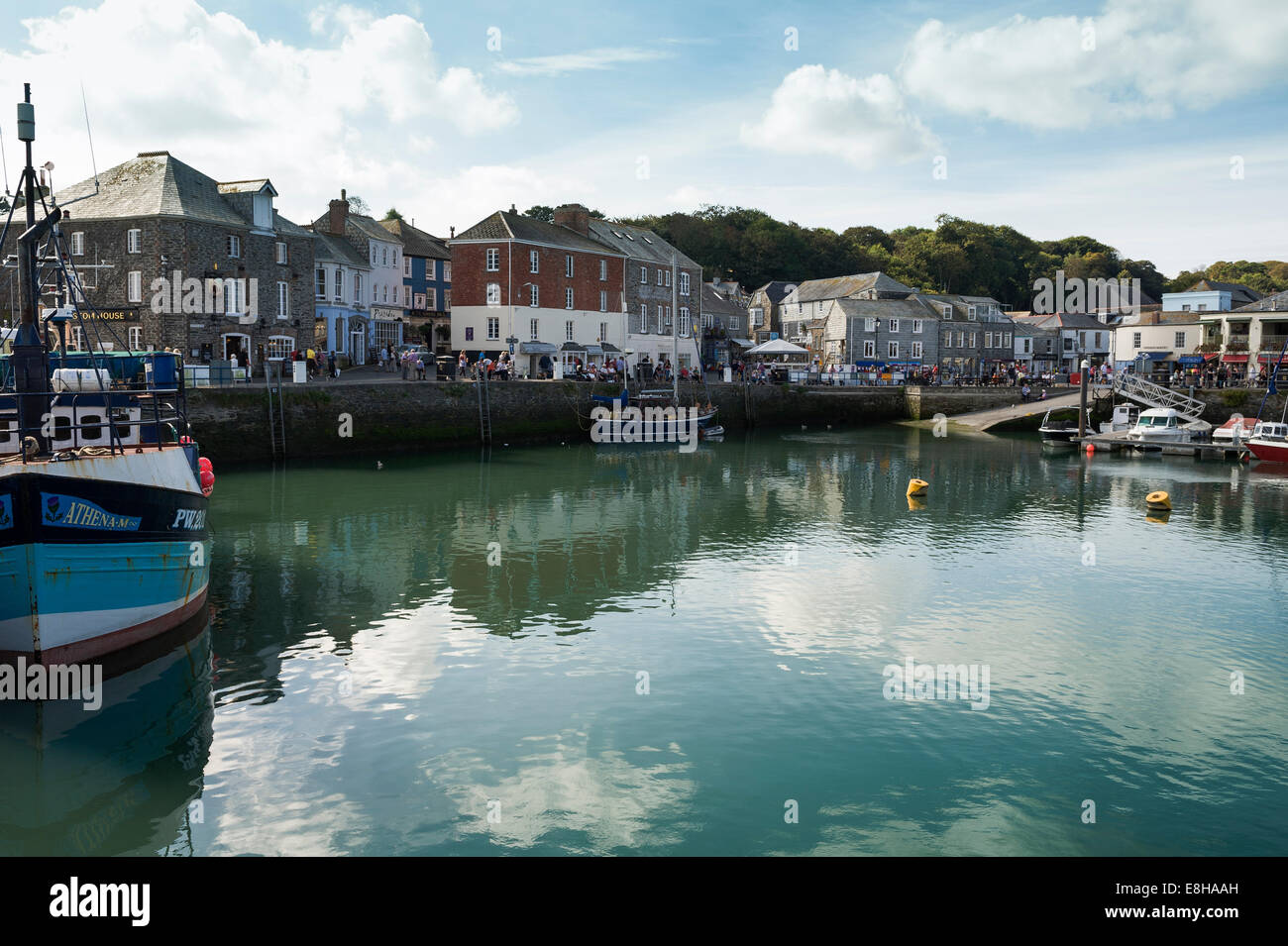 Stadt von Padstow betrachtet über den Hafen. Stockfoto