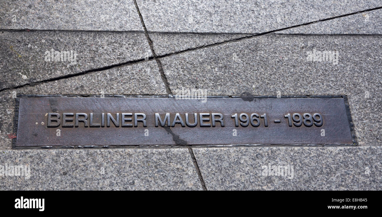 Deutschland, Berlin, Potsdamer Platz, die ehemalige innerdeutsche Grenze, der ehemalige Verlauf der Berliner Mauer, Schilder Stockfoto
