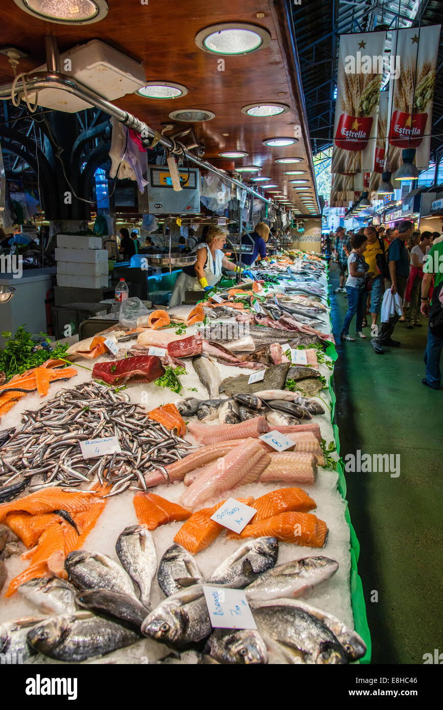 Fisch-Stall in der Lebensmittel-Markt La Boqueria, Barcelona, Katalonien, Spanien Stockfoto