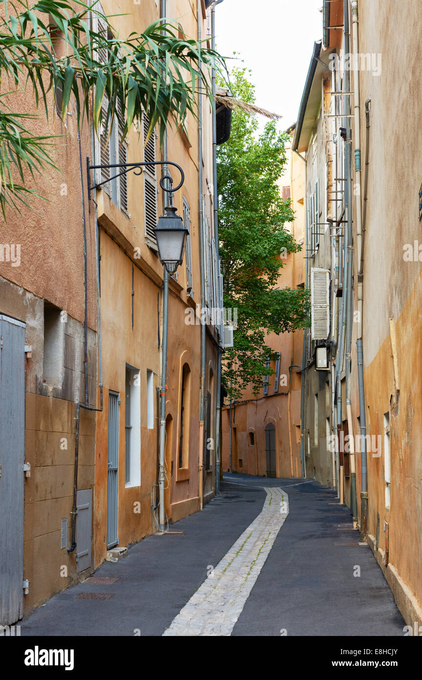 Straße und alten Gebäuden in der historischen Altstadt von Aix En Provence Stadt, Südfrankreich Stockfoto
