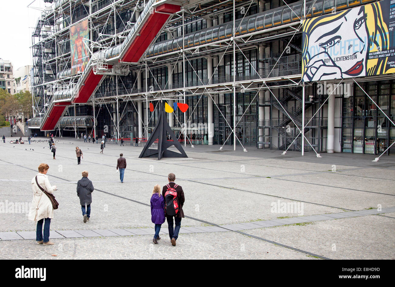 Das Centre Pompidou in Paris.  Ein Stahl- und Glasbau mit äußeren Aufzüge Gehäuse eine große Kunstsammlung und Bibliothek Stockfoto