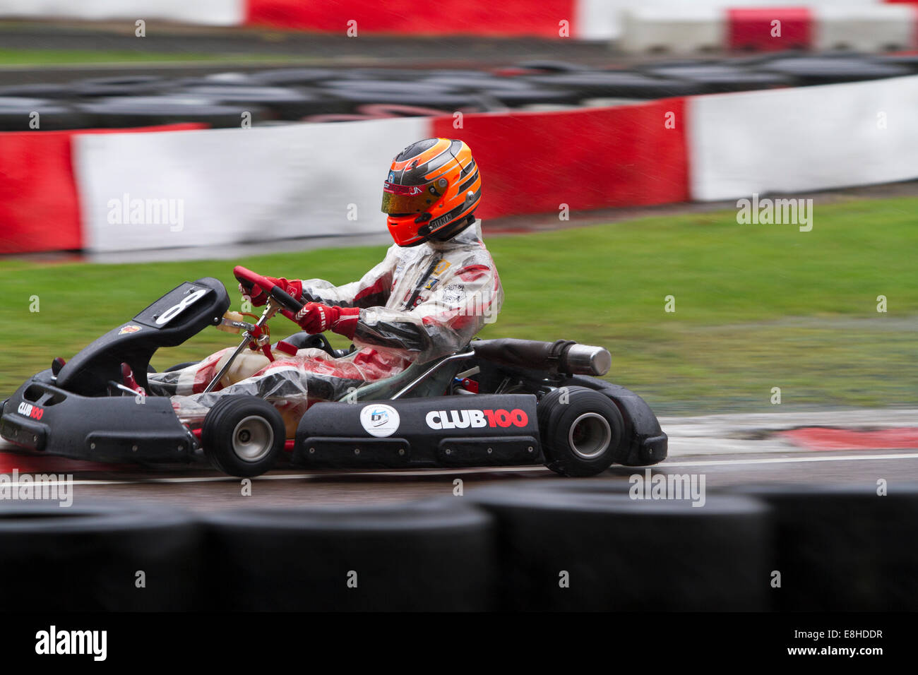 BUCKMORE Park, Kent, UK. 8. Oktober 2014. Kartfahren im Regen im Buckmore Park in Kent für Henry Surtees Stiftung Credit: Theodore Liasi/Alamy Live-Nachrichten Stockfoto