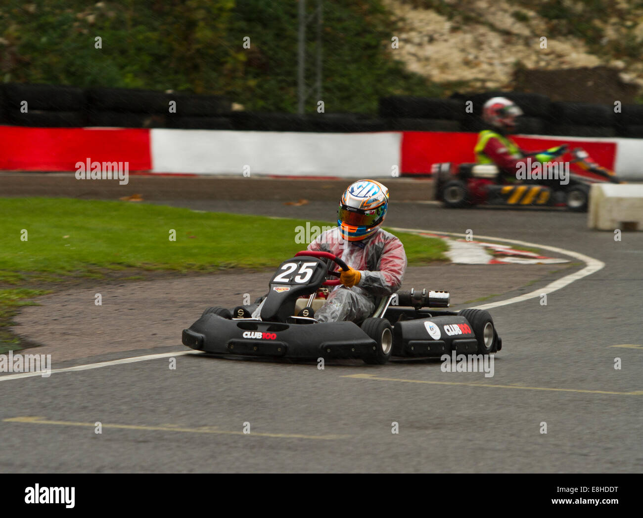 BUCKMORE Park, Kent, UK. 8. Oktober 2014. Kartfahren im Regen im Buckmore Park in Kent für Henry Surtees Stiftung Credit: Theodore Liasi/Alamy Live-Nachrichten Stockfoto