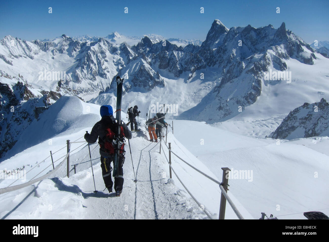 Aiguille du Midi Grat in Richtung Vallée Blanche, Chamonix, Frankreich Stockfoto