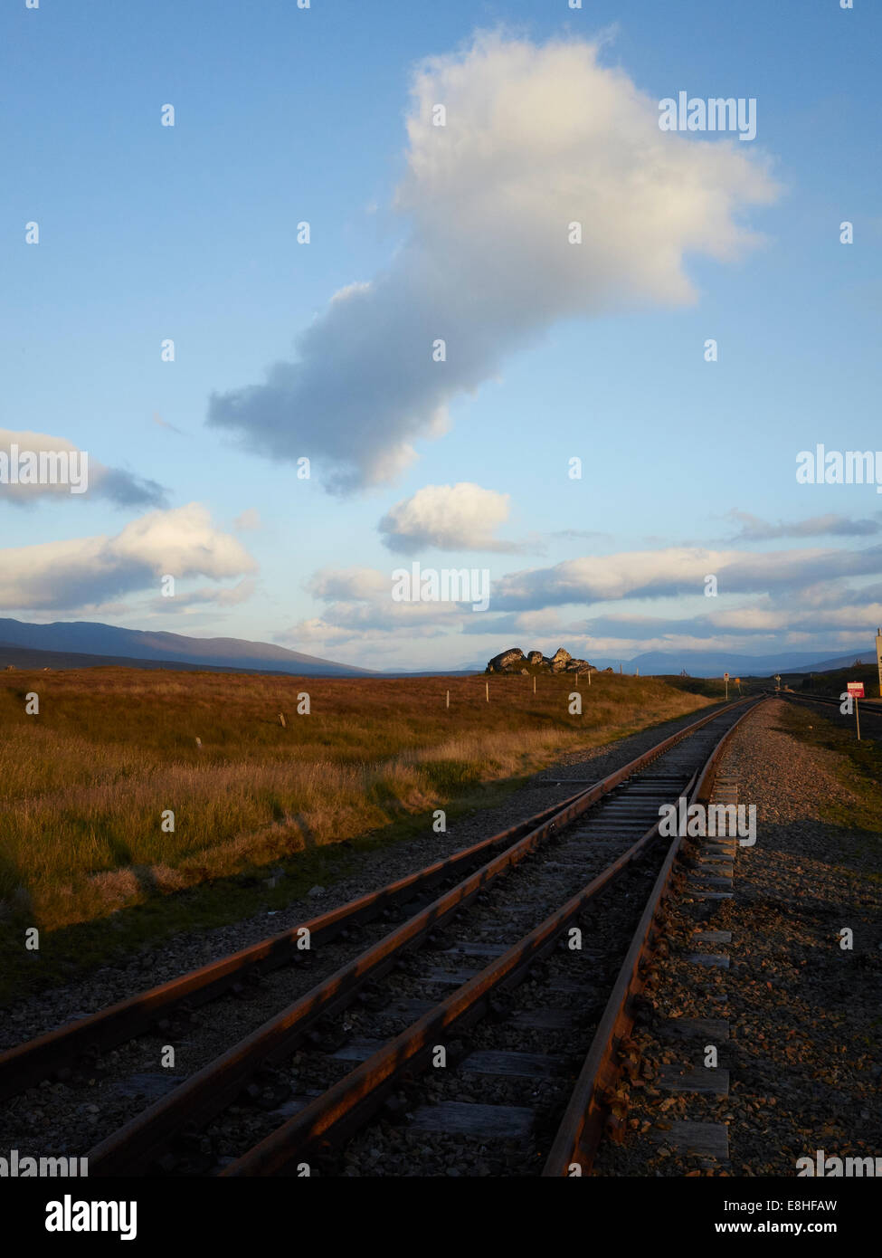 West Highland Eisenbahnlinie in der Nähe von Corrour, Rannoch Moor, Schottland, Vereinigtes Königreich Stockfoto