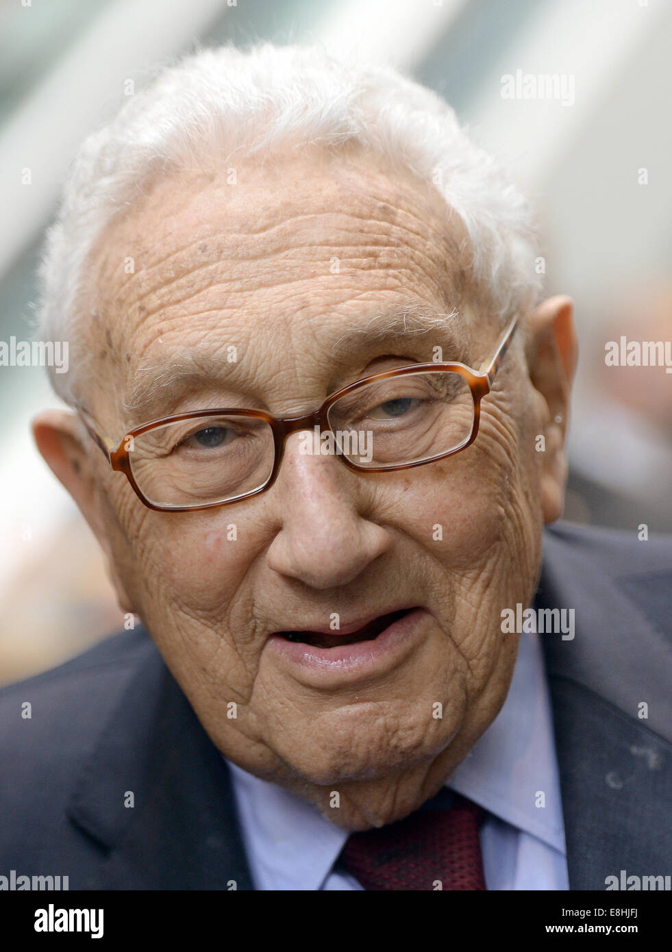 Leipzig, Deutschland. 8. Oktober 2014. Ehemaliger US-Außenminister Henry Kissinger beteiligt sich an einer Zeremonie der Verbundnetz Gas AG anlässlich des 25-jährigen Jubiläums der friedlichen Revolution in Leipzig, Deutschland, 8. Oktober 2014. Bildnachweis: Dpa picture Alliance/Alamy Live News Stockfoto