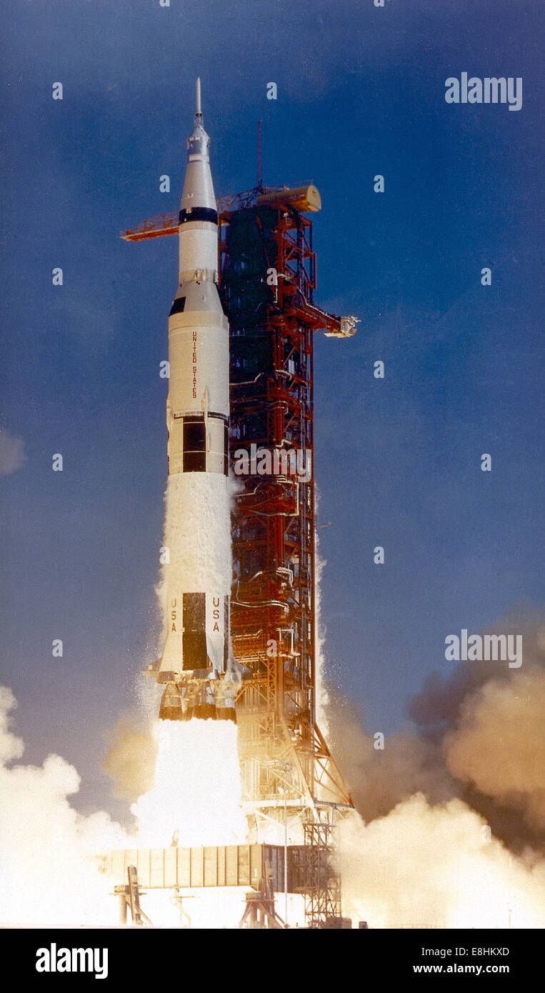 Die Saturn-V-Rakete SA-506 startete am 16. Juli 1969 um 8:32 UHR CDT vom Kennedy Space Center. Dieses historische Ereignis markiert den Beginn der ersten Mission der Menschheit, auf dem Mond zu landen. Stockfoto