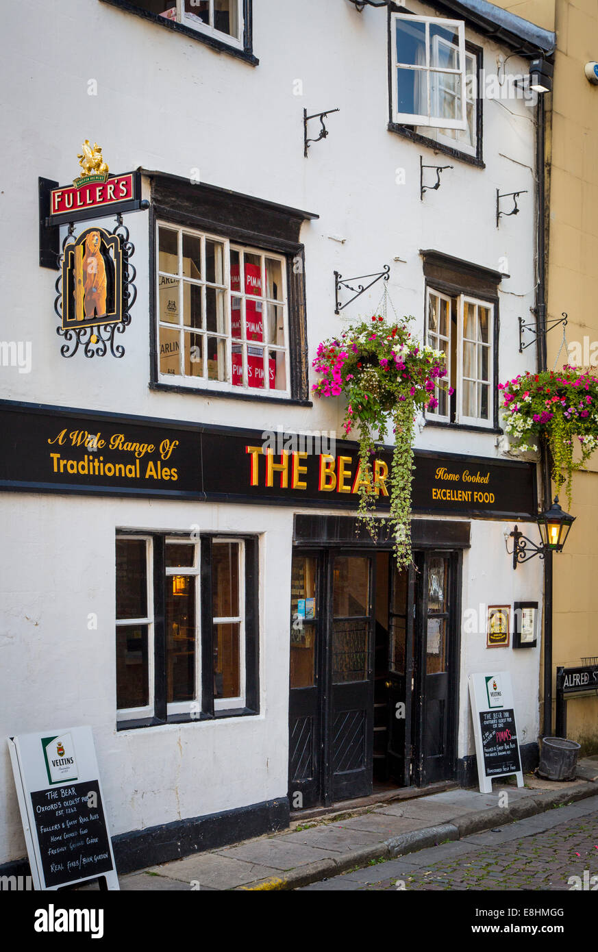 Der Bär Pub est. 1242, in der Nähe von Christ Church College, Universität Oxford, Oxford, England Stockfoto