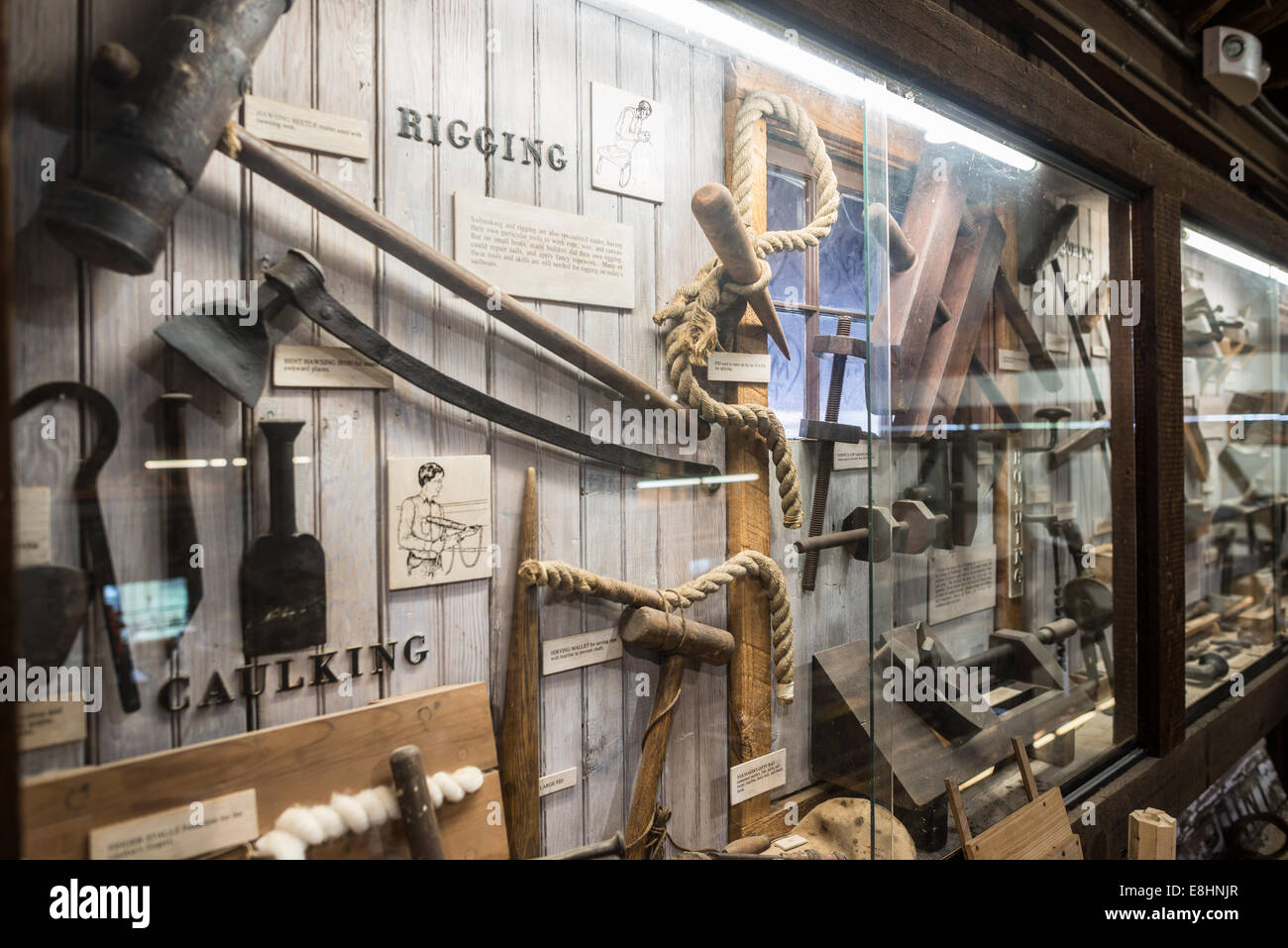 Traditionelle Werkzeuge für Bootsbau auf dem Display an der Chesapeake Bay Maritime Museum in Saint Michaels an Ostküste Marylands. Stockfoto