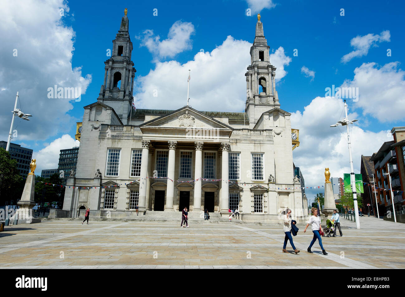Leeds Civic Hall, Leeds, Yorkshire, Großbritannien. Millennium Square, Leeds. Stockfoto