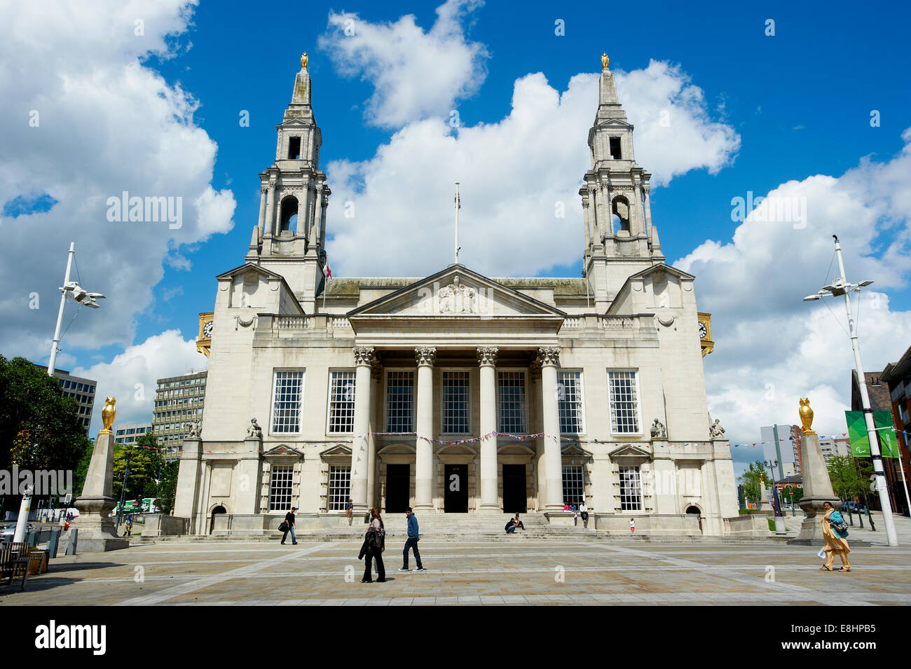 Leeds Civic Hall, Leeds, Yorkshire, Großbritannien. Millennium Square, Leeds. Stockfoto