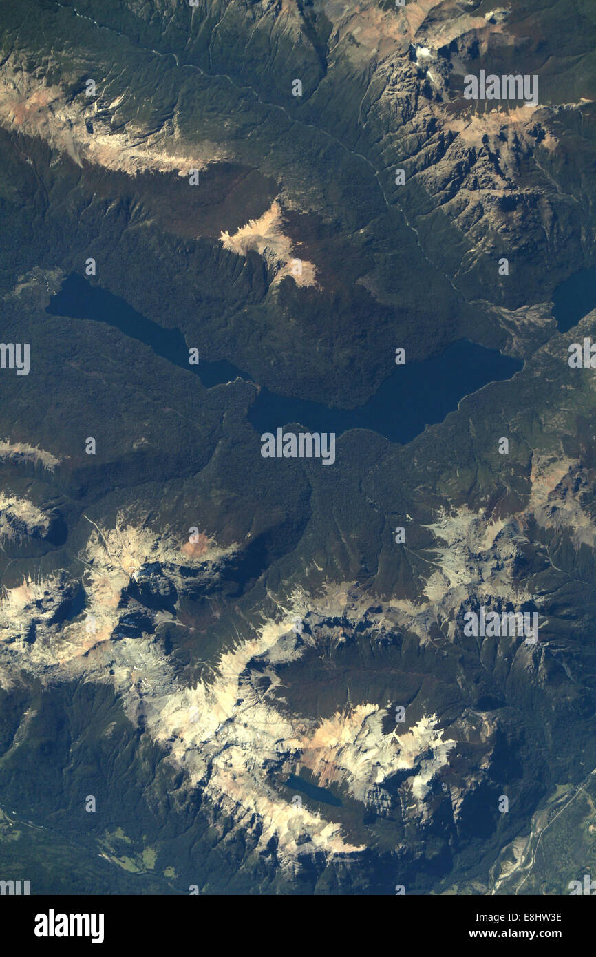 Die chilenischen Anden an der westlichen Seite Chiles sind bekannt für ihr zerklüftetes Gelände, hohe Gipfel und vielfältige Ökosysteme, was sie zu einem Hauptmerkmal südamerikanischer Geographie macht. Stockfoto