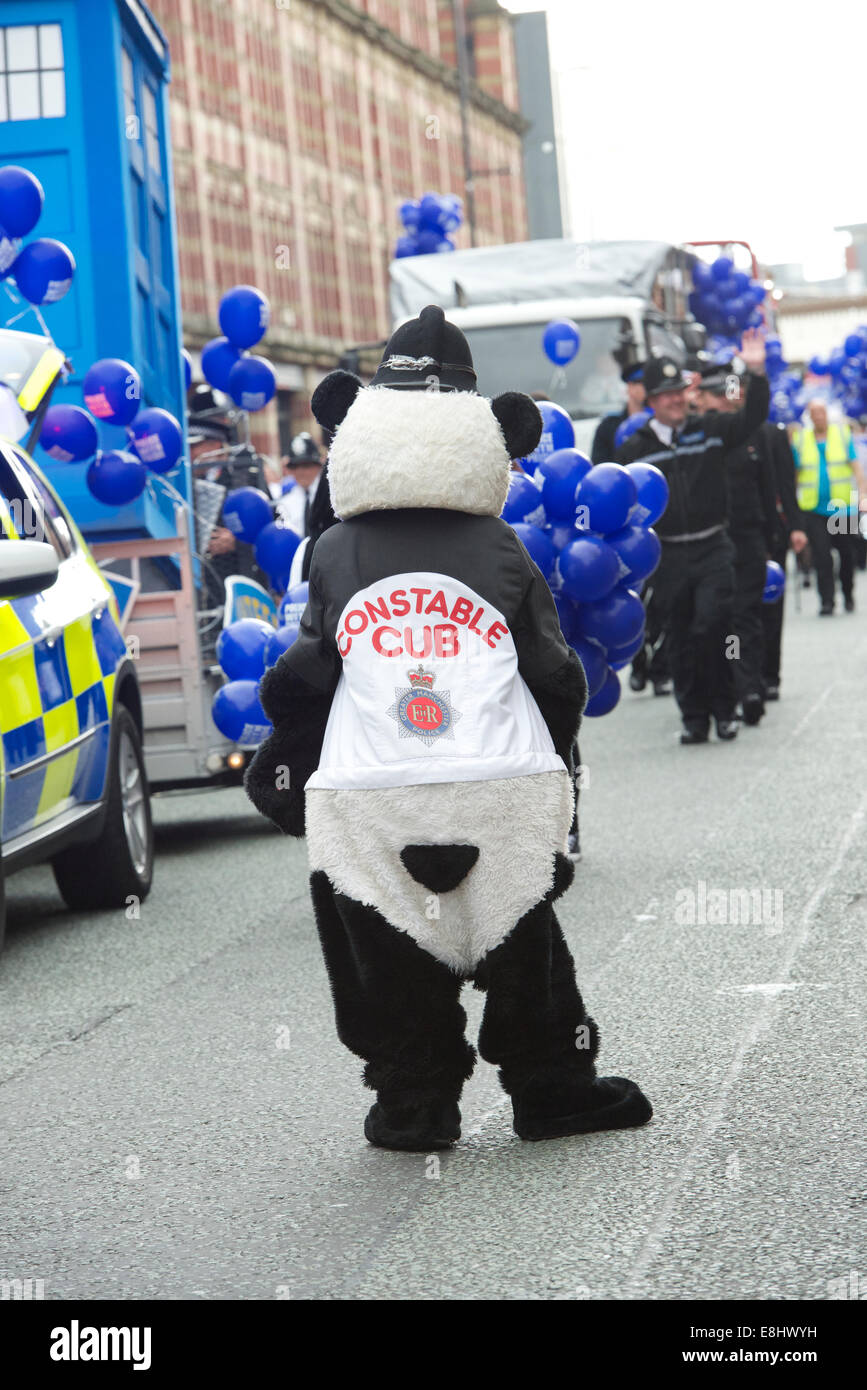 "Constable Cub" Teilnahme an der Stolz März, Manchester. Stockfoto