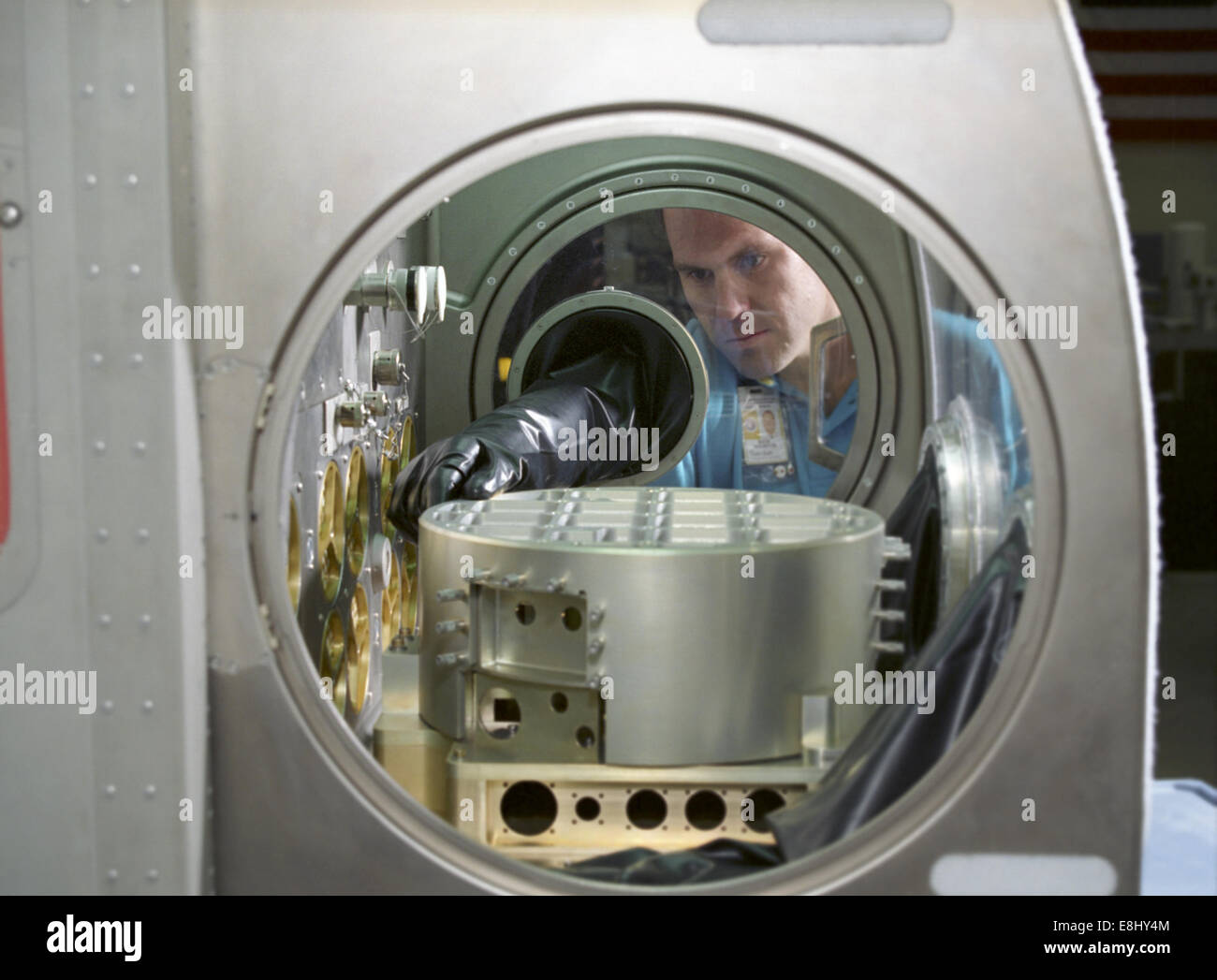 Internationale Raumstation ISS-Labors sind ausgestattet mit Einrichtungen wie der Microgravity Glovebox, dargestellt als Mark Wh Stockfoto