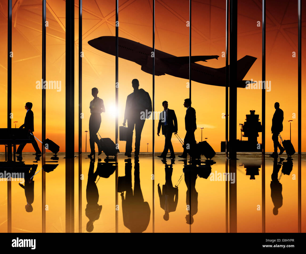 Gruppe von Geschäftsleuten in den Flughafen. Stockfoto