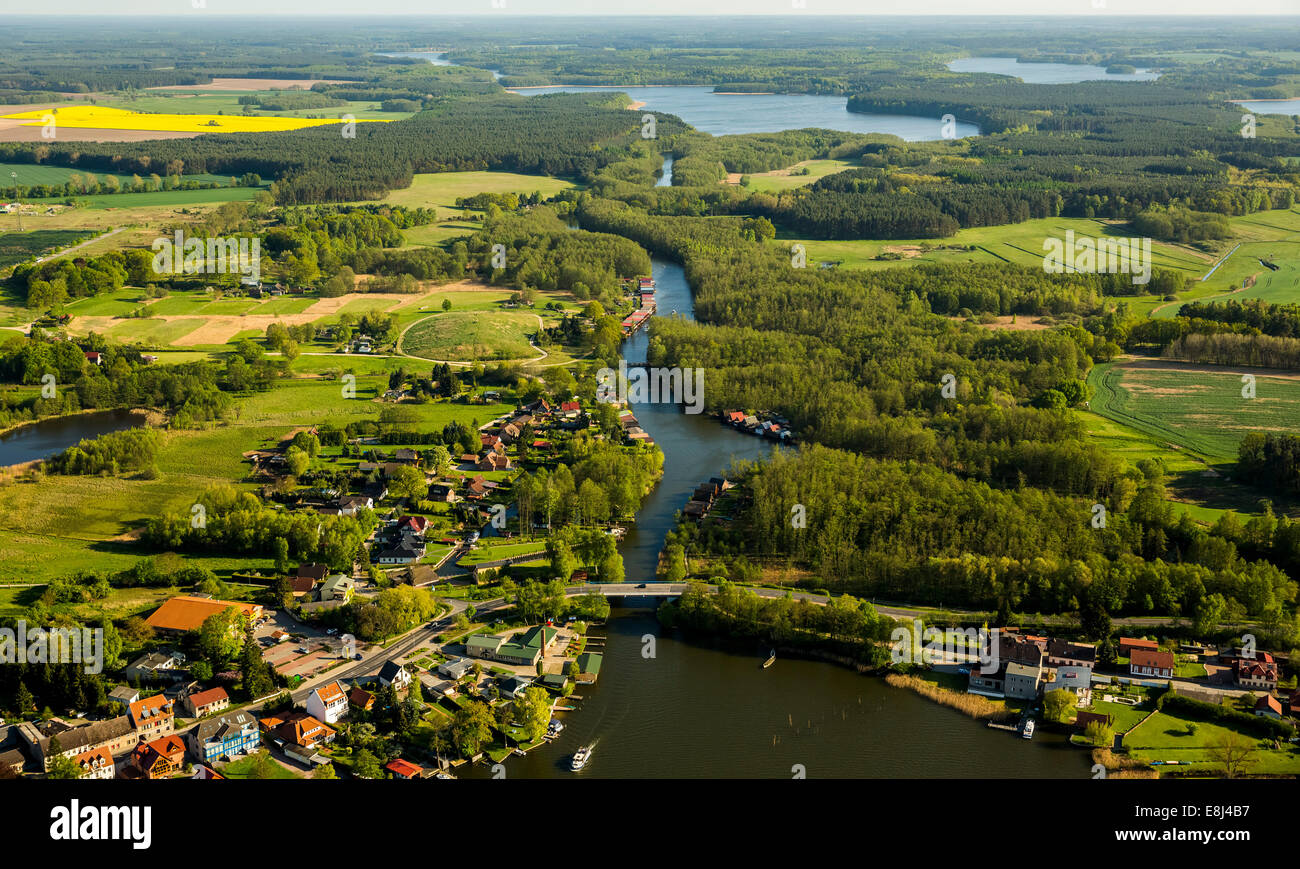 Luftaufnahme, Bootshäuser am Mirower See See und Kanal zum Zotzensee See, Mirow, Mecklenburgische Seenplatte Stockfoto