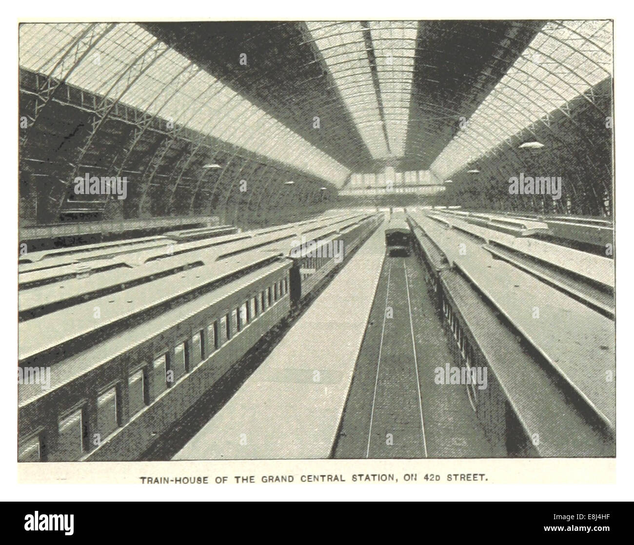 Diese Illustration aus dem Jahr 1893 aus dem New York City Band von King zeigt das Bahnhaus Grand Central Station in der 42nd Street. Das Bild zeigt die architektonische Pracht und Bedeutung des Bahnhofs für das Verkehrssystem der Stadt. Stockfoto