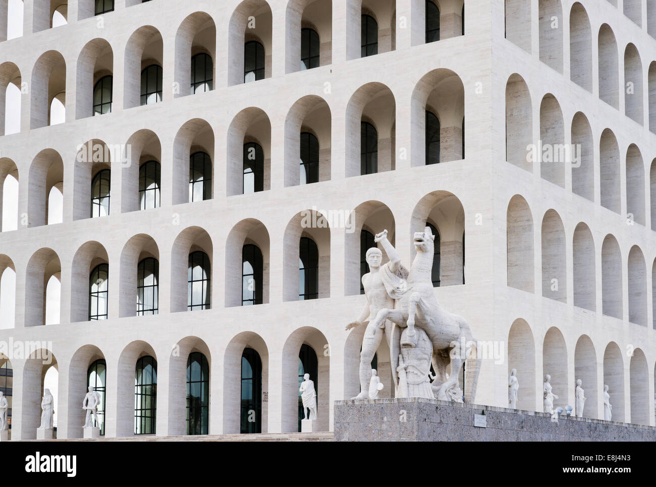 Palazzo della Civiltà Italiana, Palast der italienischen Kultur, auch Colosseo Quadrato, geplant von den Architekten Ernesto Stockfoto