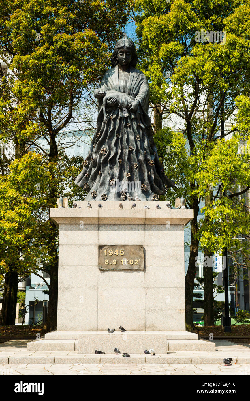 Statue, die Frauen, die Opfer der Atombombe, Nagasaki, Japan Stockfoto