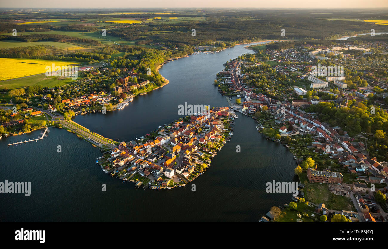 Luftbild, Malchow mit Malchower See-See und die Insel mit dem historischen Zentrum und seinen alten Marktplatz Malchow Stockfoto