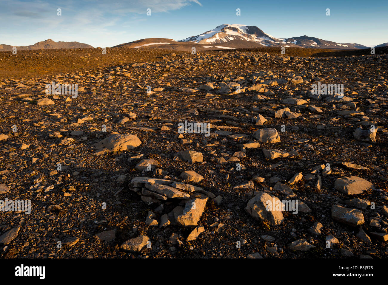 Felsige, wüstenähnliche Landschaft, Eastern Highlands, Mt Snæfell auf der Rückseite, Island Stockfoto