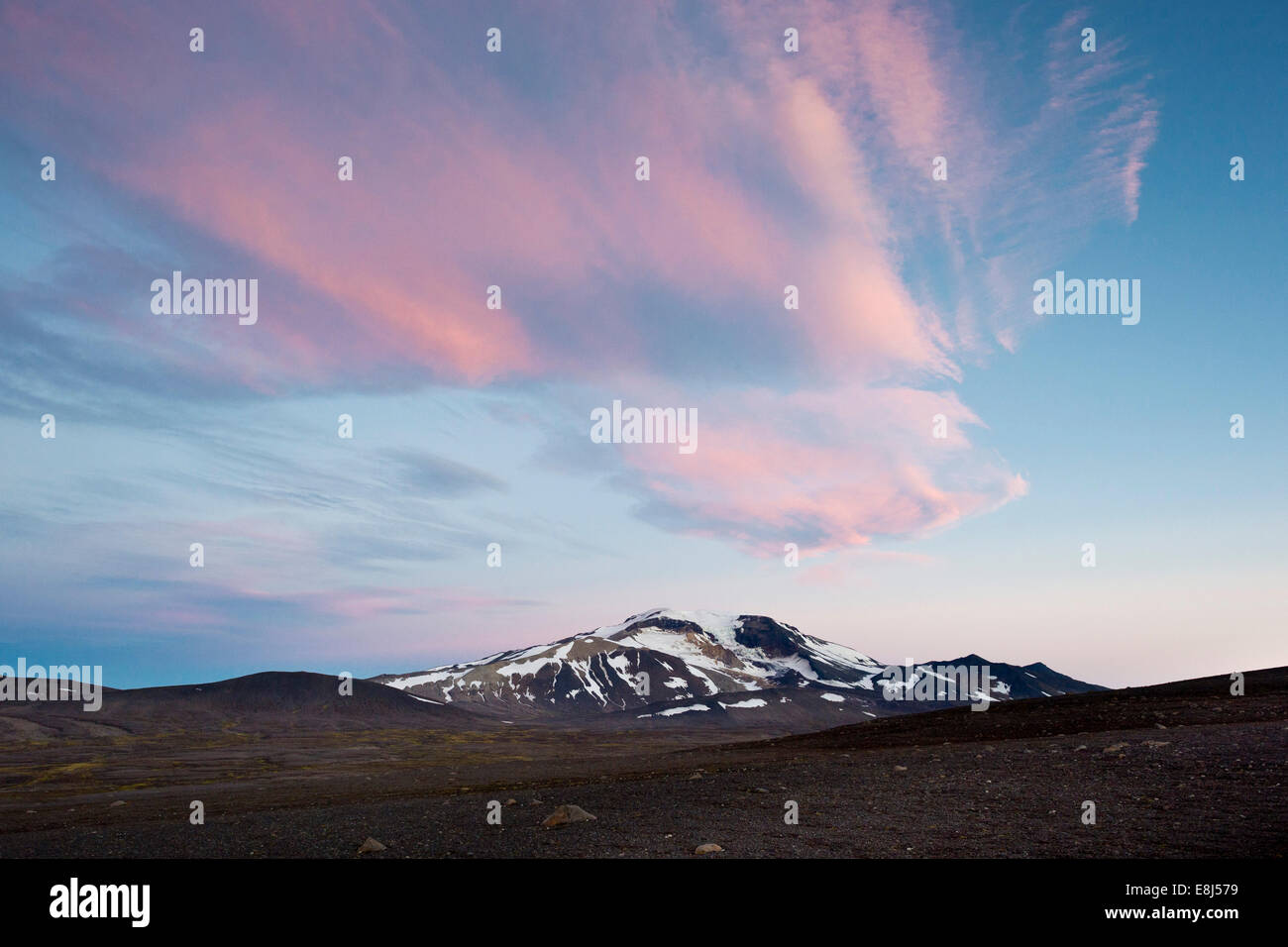 Rosa gefärbten Wolken über Mt Snæfell, Abendstimmung, Eastern Highlands, Island Stockfoto