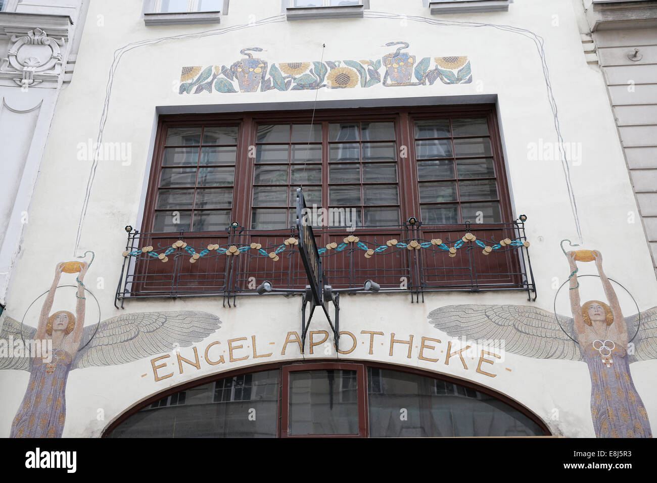 Die Engle Apotheke mit zwei Engeln von Gustav Klimt. Stockfoto
