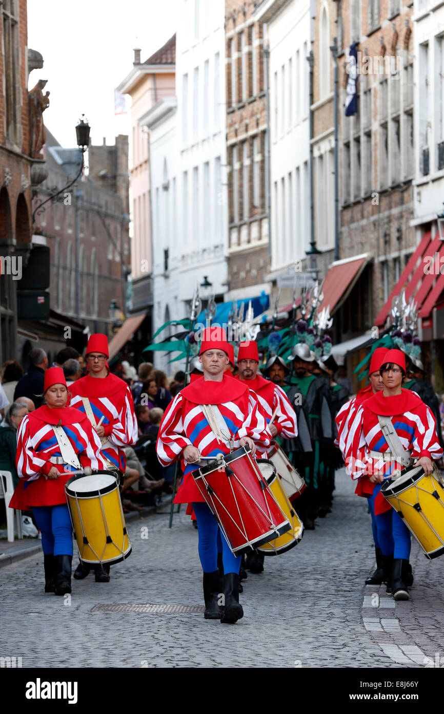 Der Umzug des goldenen Baumes. Stockfoto