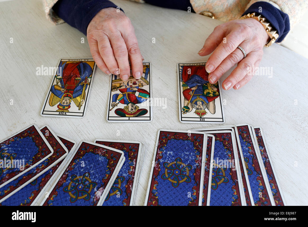 Tarot-Karte lesen Stockfoto