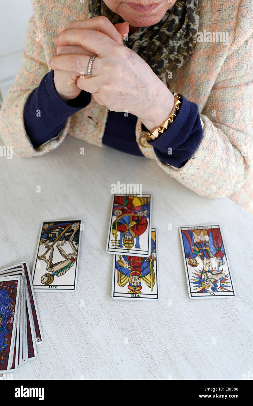 Tarot-Karte lesen Stockfoto