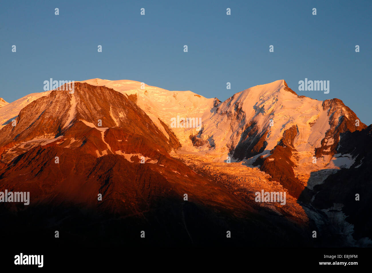 Französische Alpen. Der Mont-Blanc. Der höchste Berg in Europa (4810 m). Stockfoto