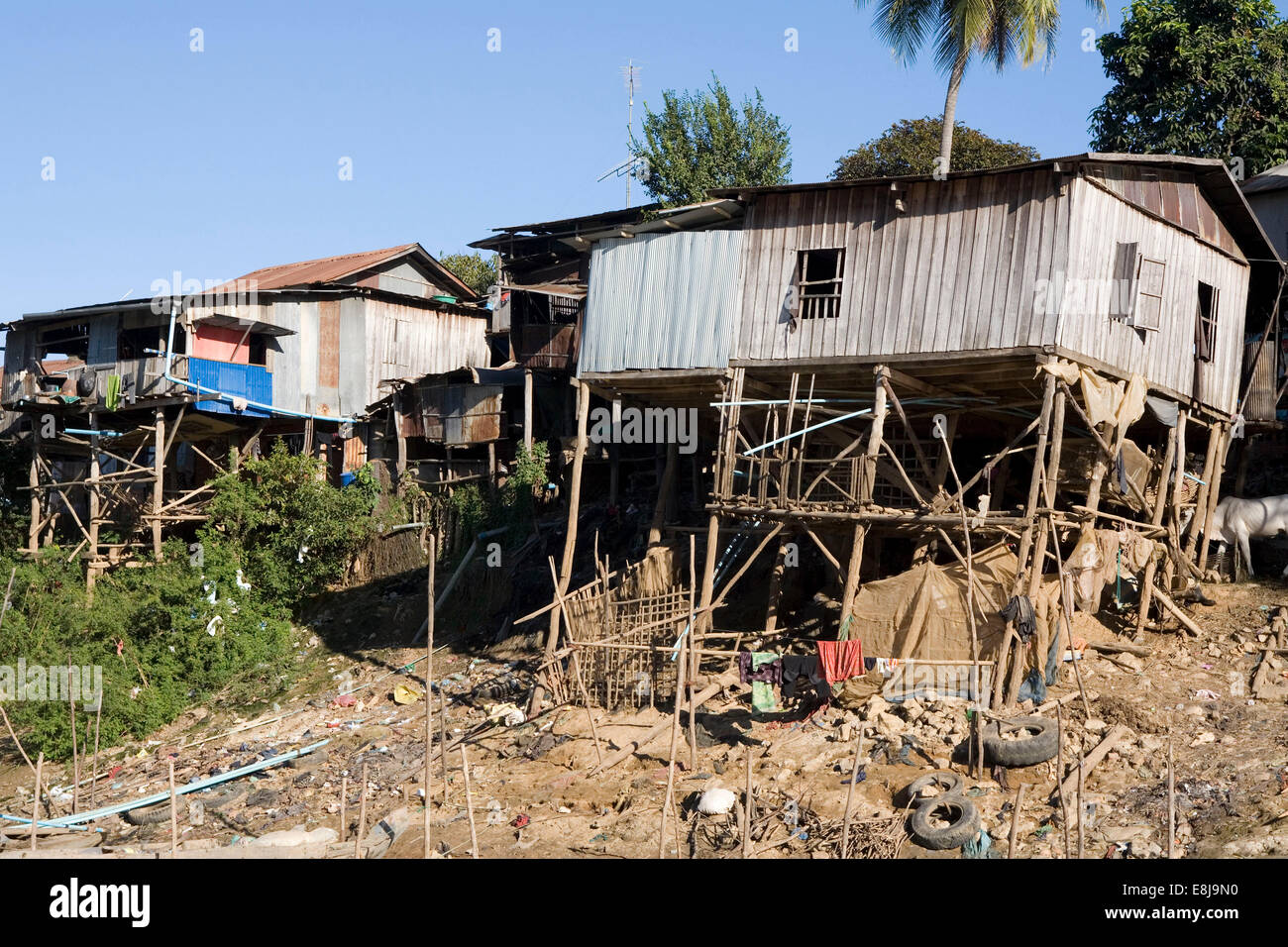 Haus auf Stelzen entlang an den Ufern des Sees Tonle Sap Stockfoto
