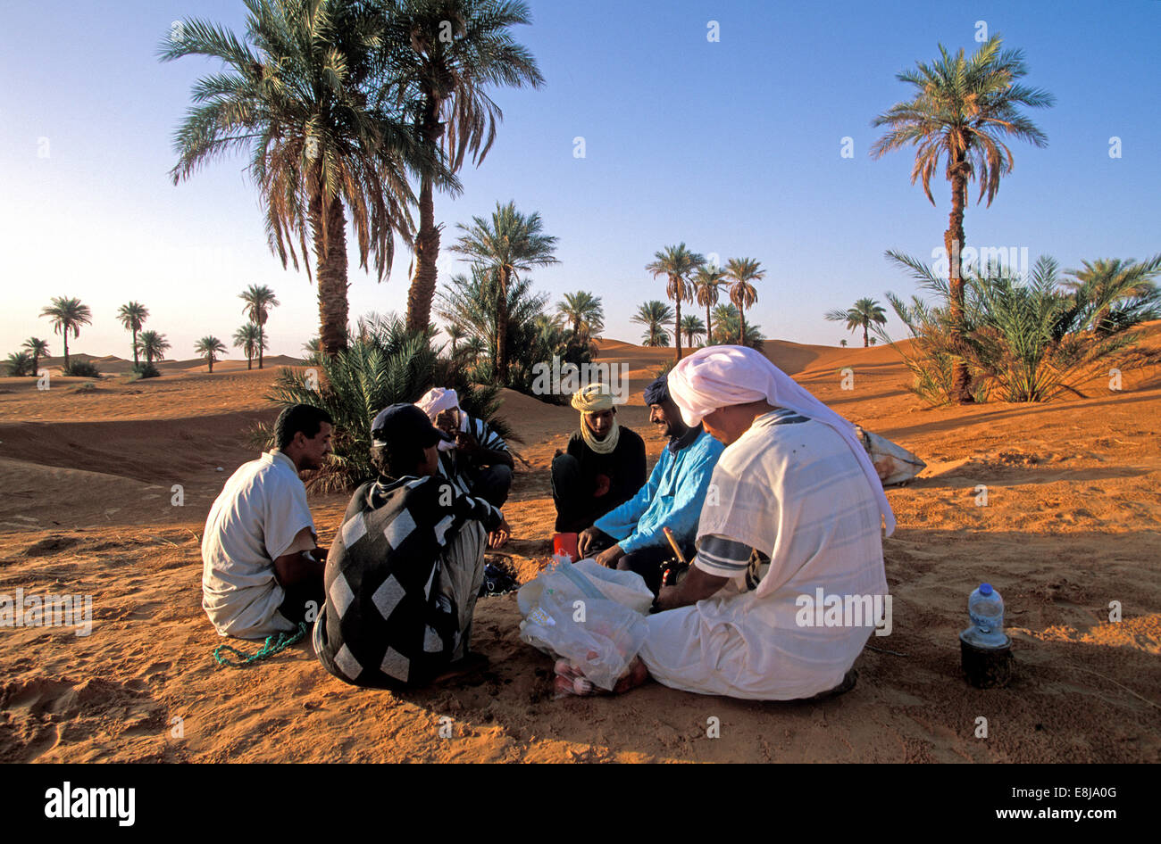 Tuareg-Bevölkerung Timimoun in Algerien. Tee-Zeremonie. Stockfoto