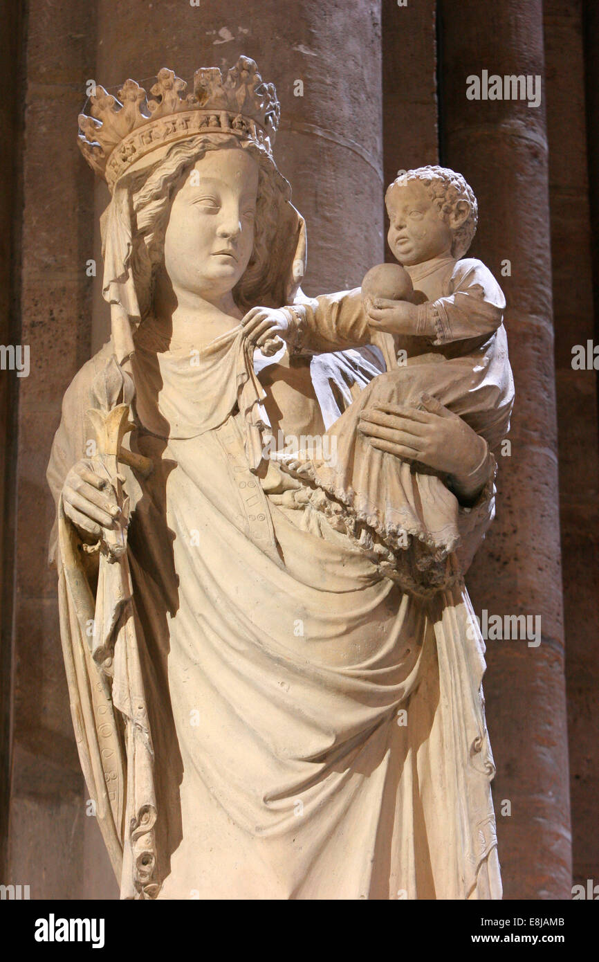 Statue der Muttergottes von Paris in der Kathedrale von Notre Dame de Paris Stockfoto