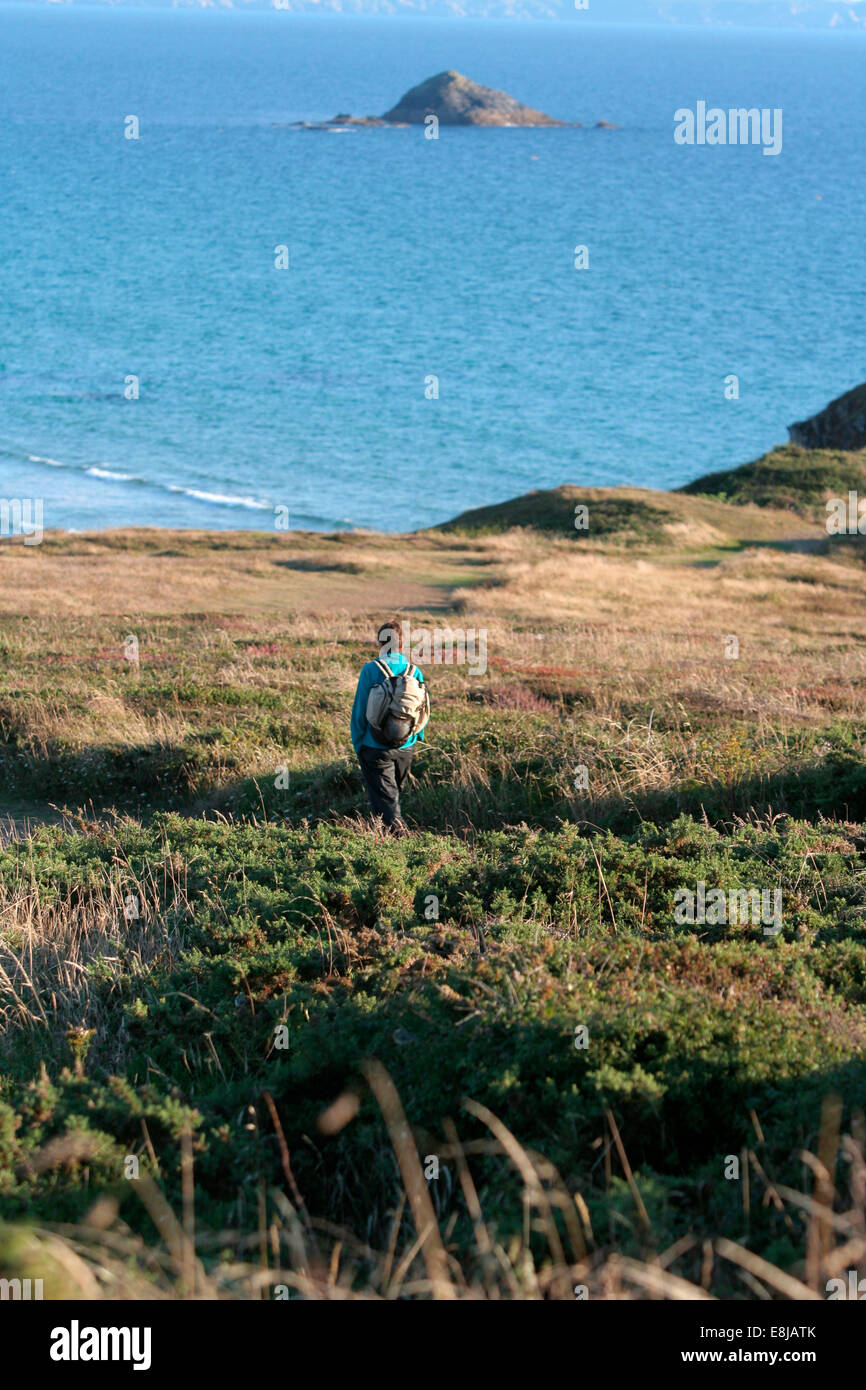Wanderer auf der Küste von Finist re Stockfoto