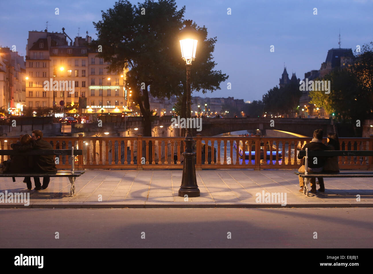 Pont au Double in der Nacht. Stockfoto