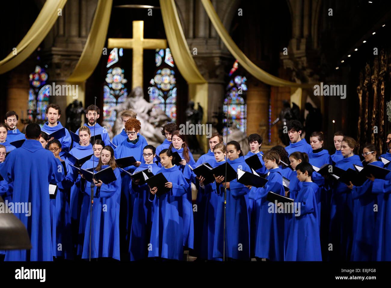 Notre-Dame de Paris 850th Jubiläum.  Katholische Messe. Stockfoto