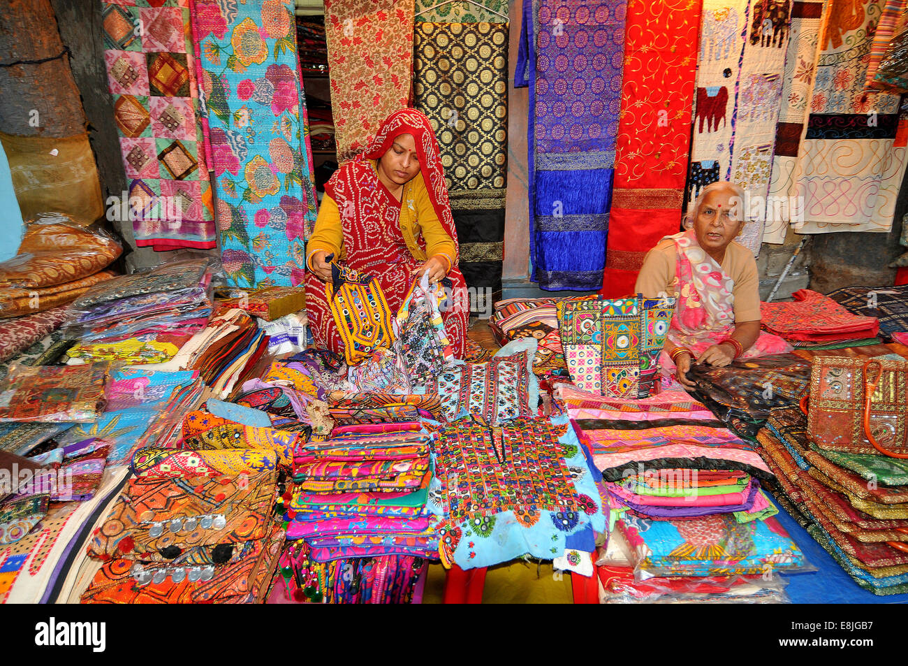 Rajasthani Stoff auf einem Markt in Neu-Dehli. Stockfoto