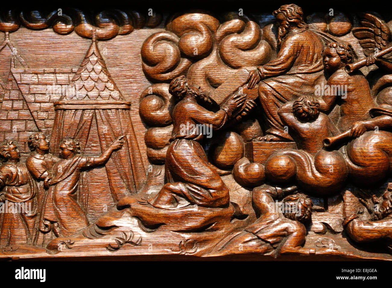 Moses empfängt die Gesetzestafeln. Die zehn Gebote. HolzSkulptur. 17