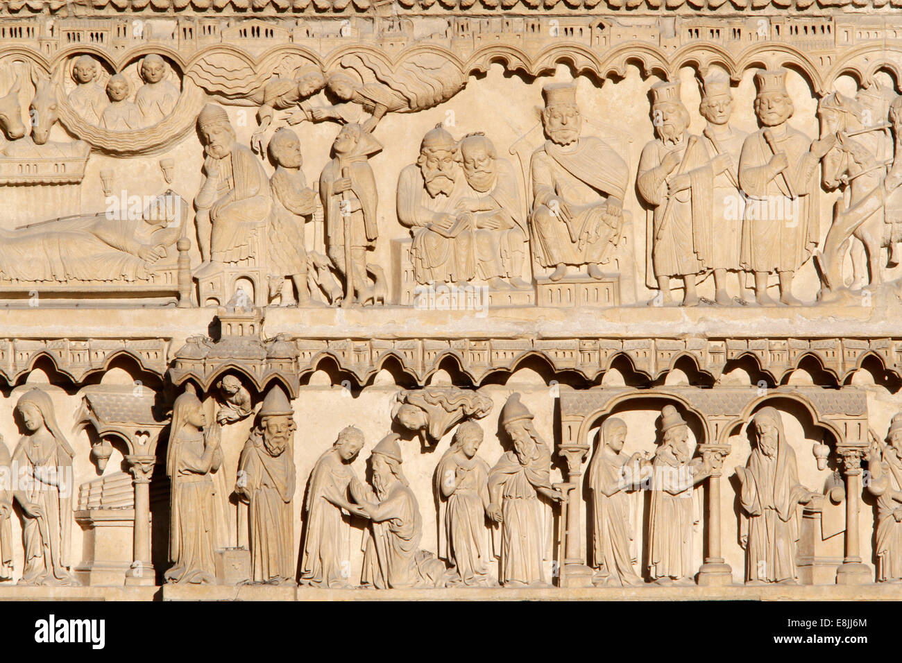 Kathedrale Notre-Dame de Paris. Westliche Fassade: Portal der Sankt-Anna: biblische Thema: Leben der Jungfrau Maria. Stockfoto