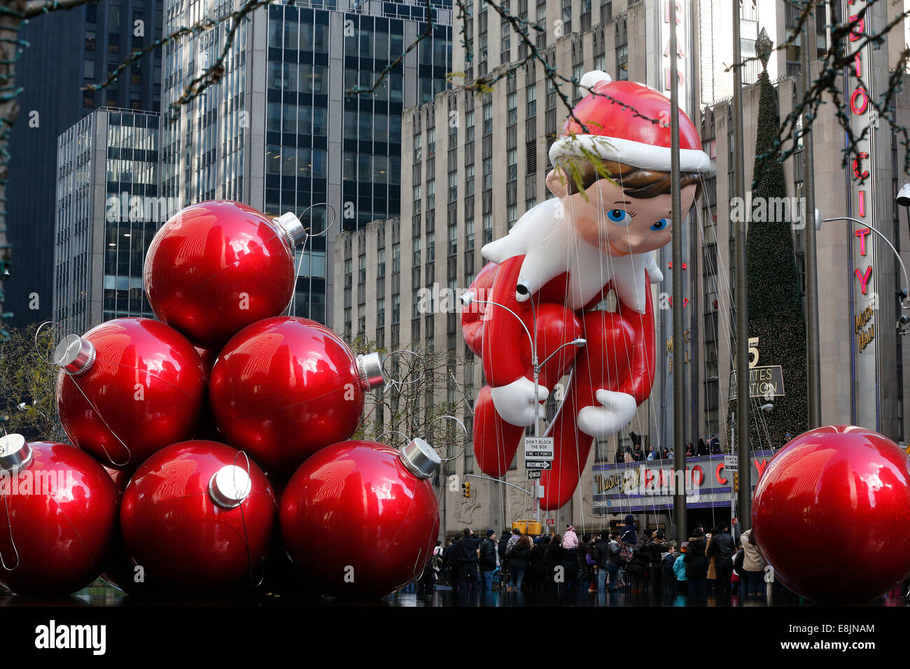 Elf auf dem Regal. Macy's Thanksgiving Day Parade. Stockfoto