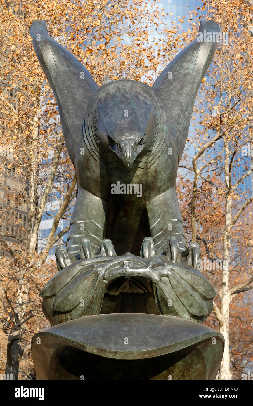 Adler-Denkmal zu Ehren der Soldaten und Matrosen auf See im zweiten Weltkrieg verloren. Battery Park. Stockfoto