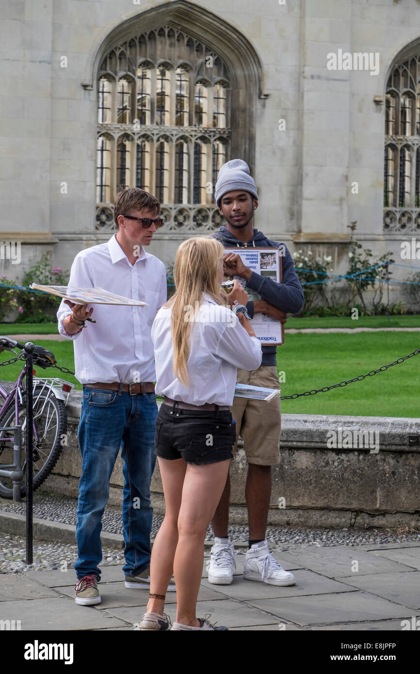Drei punting wirbt in auf Kings Parade Cambridge England Stockfoto