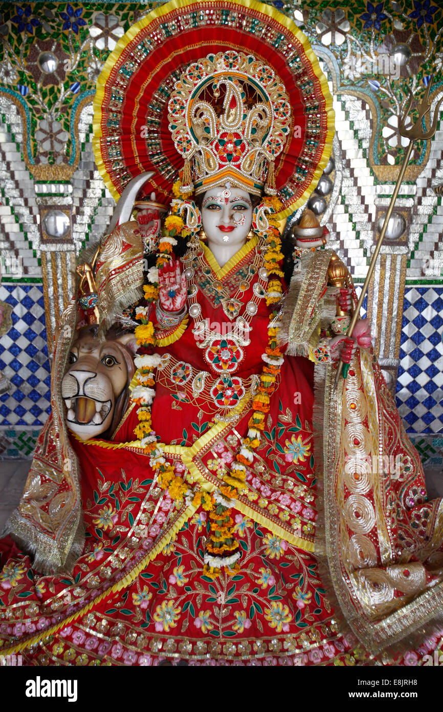 Göttin Durga, auch bekannt als Sherawali Mata (derjenige, der auf die Sher oder einem Löwen reitet) Stockfoto