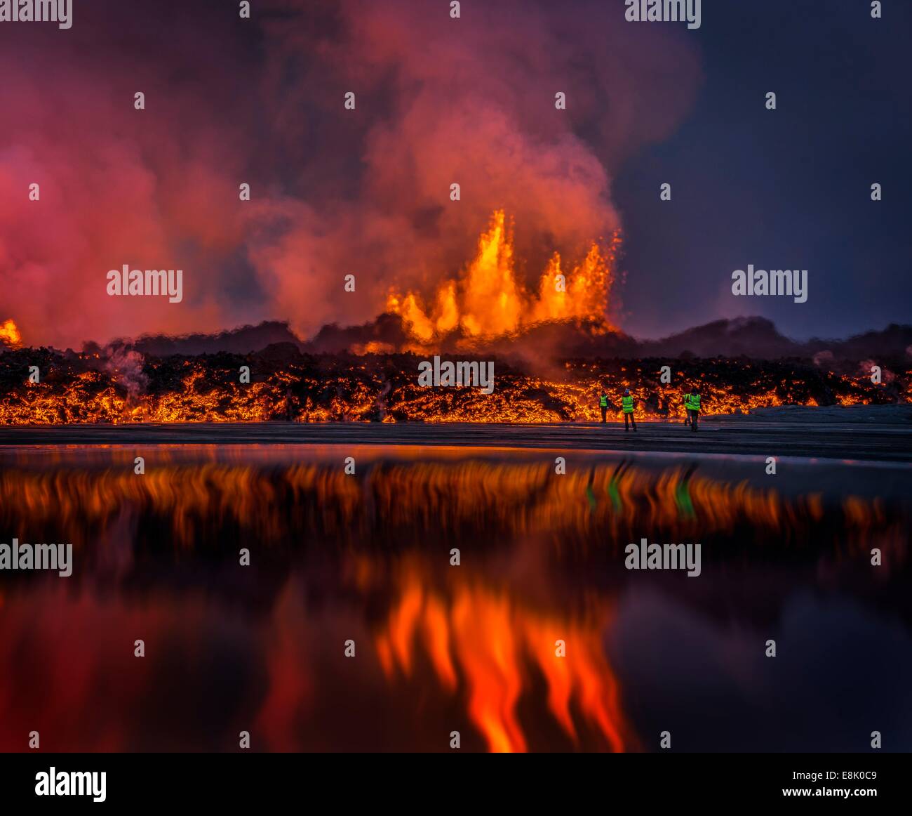 Glühende Lava vom Ausbruch an die Holuhraun-Spalte in der Nähe der Bardarbunga Vulkan, Island. Stockfoto