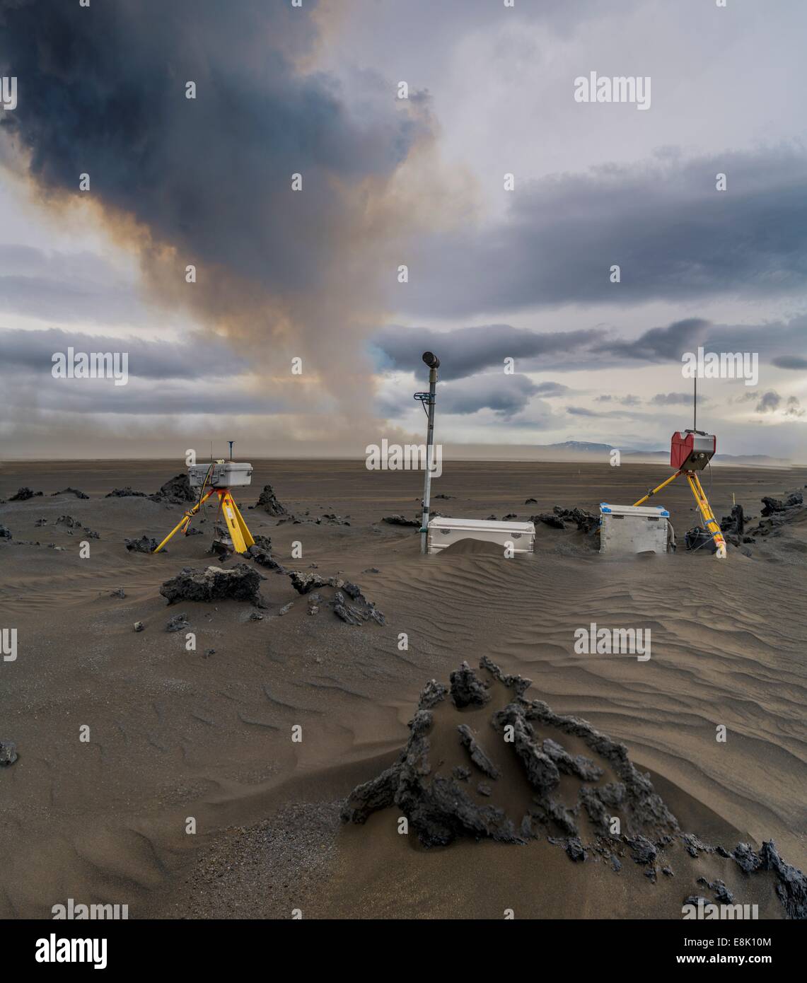 Vulkanaschewolken. Wissenschaftliche Geräte zur Überwachung der Holuhraun Riss Ausbruch von Vulkan Bardarbunga, Island eingerichtet. Stockfoto