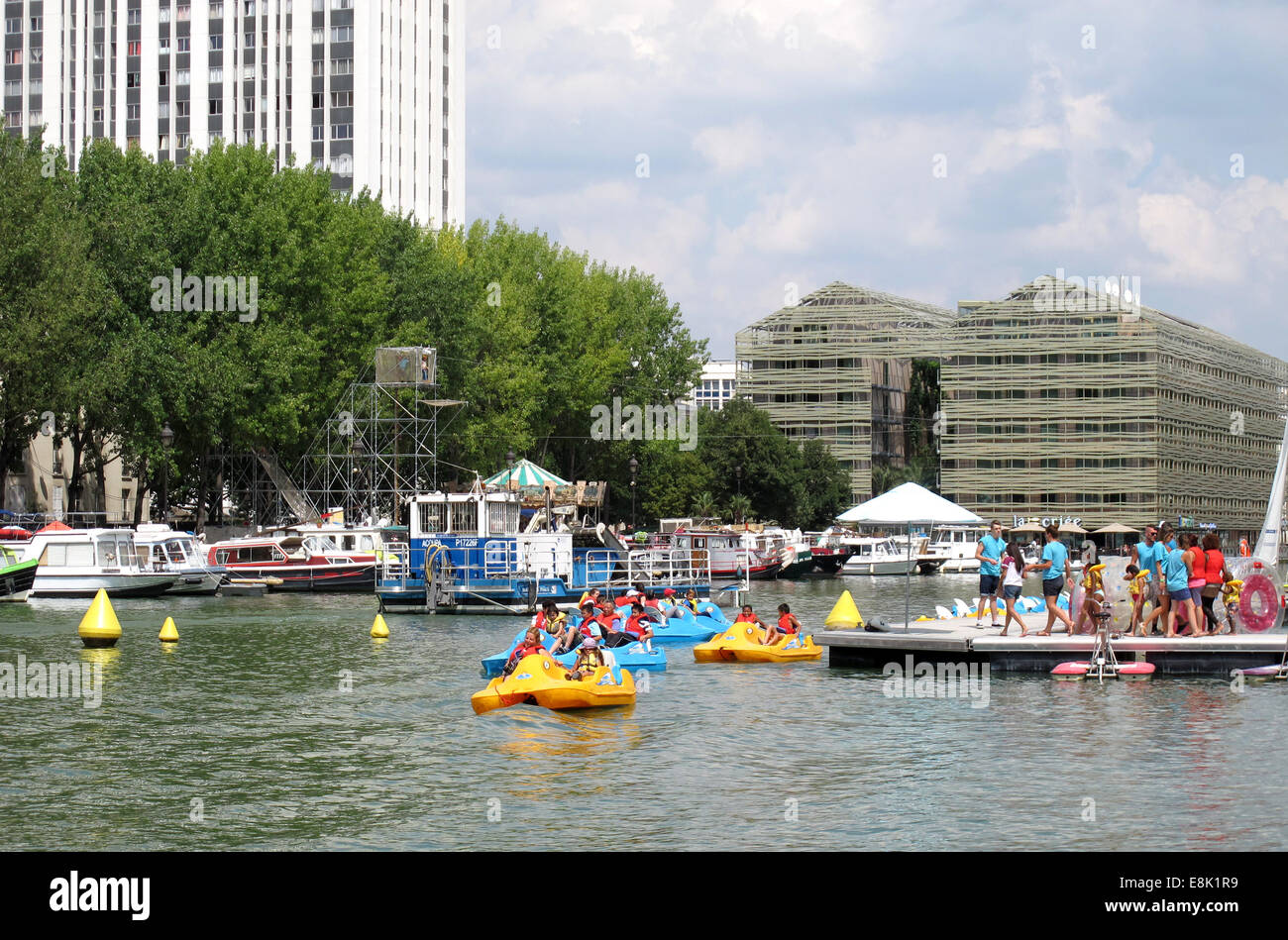 Paris Plage, Magasins Generaux, allgemeine Geschäfte, Bassin De La Villette, Canal Saint-Martin, Paris, Frankreich Stockfoto